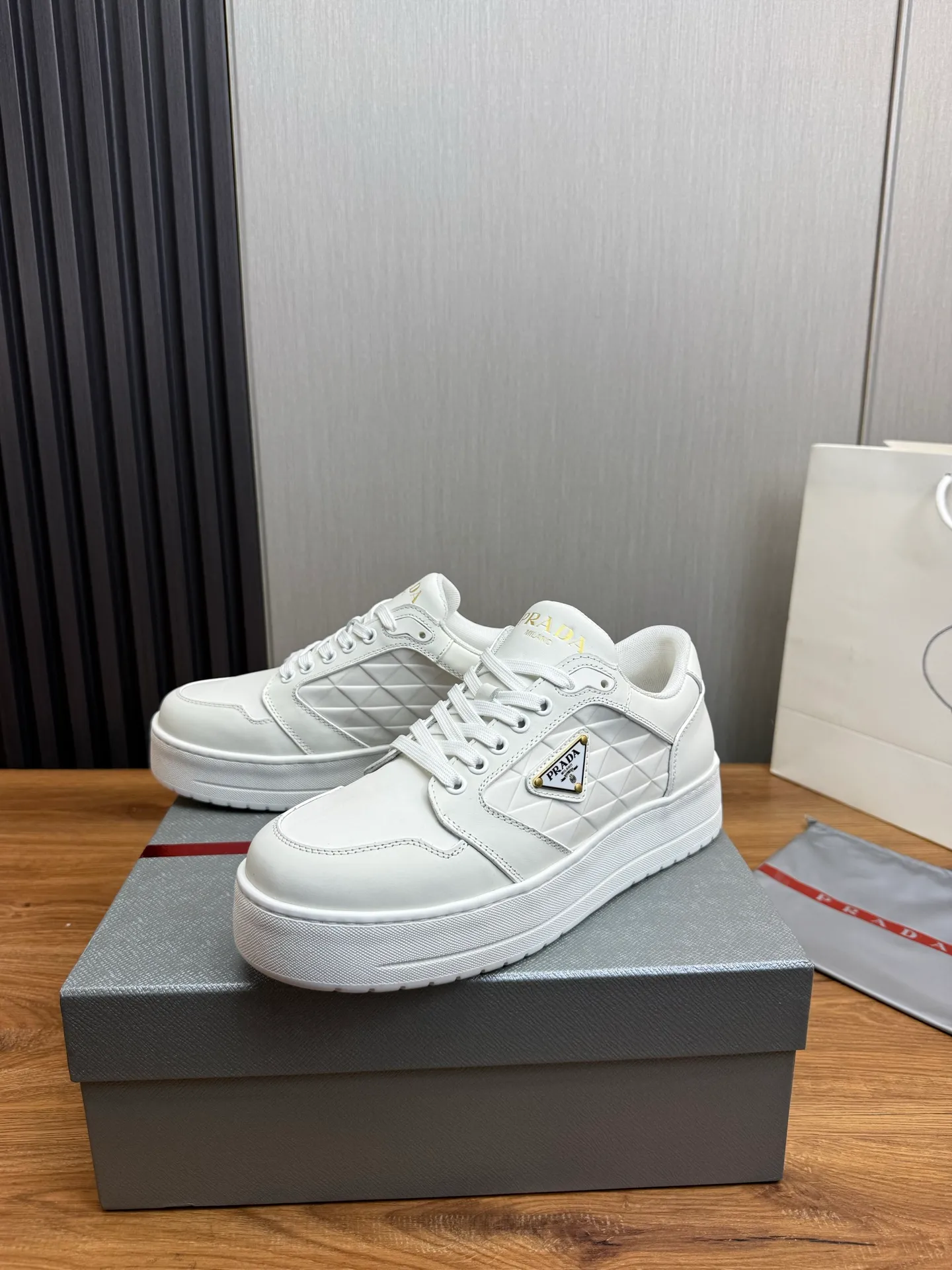 Men's shoes 💰580💰 [PRADA] Autumn and winter hot men's shoes shipped 👏Official website synchronized ⬆️Original fly-woven cowhide fabric + cowhide lining, 1⃣️:1⃣️reproduction, original sole, 38-45 (45. Customized, non-refundable)